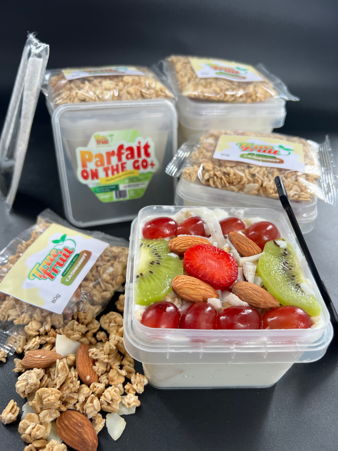 TRUE FRUIT parfait with granola packs